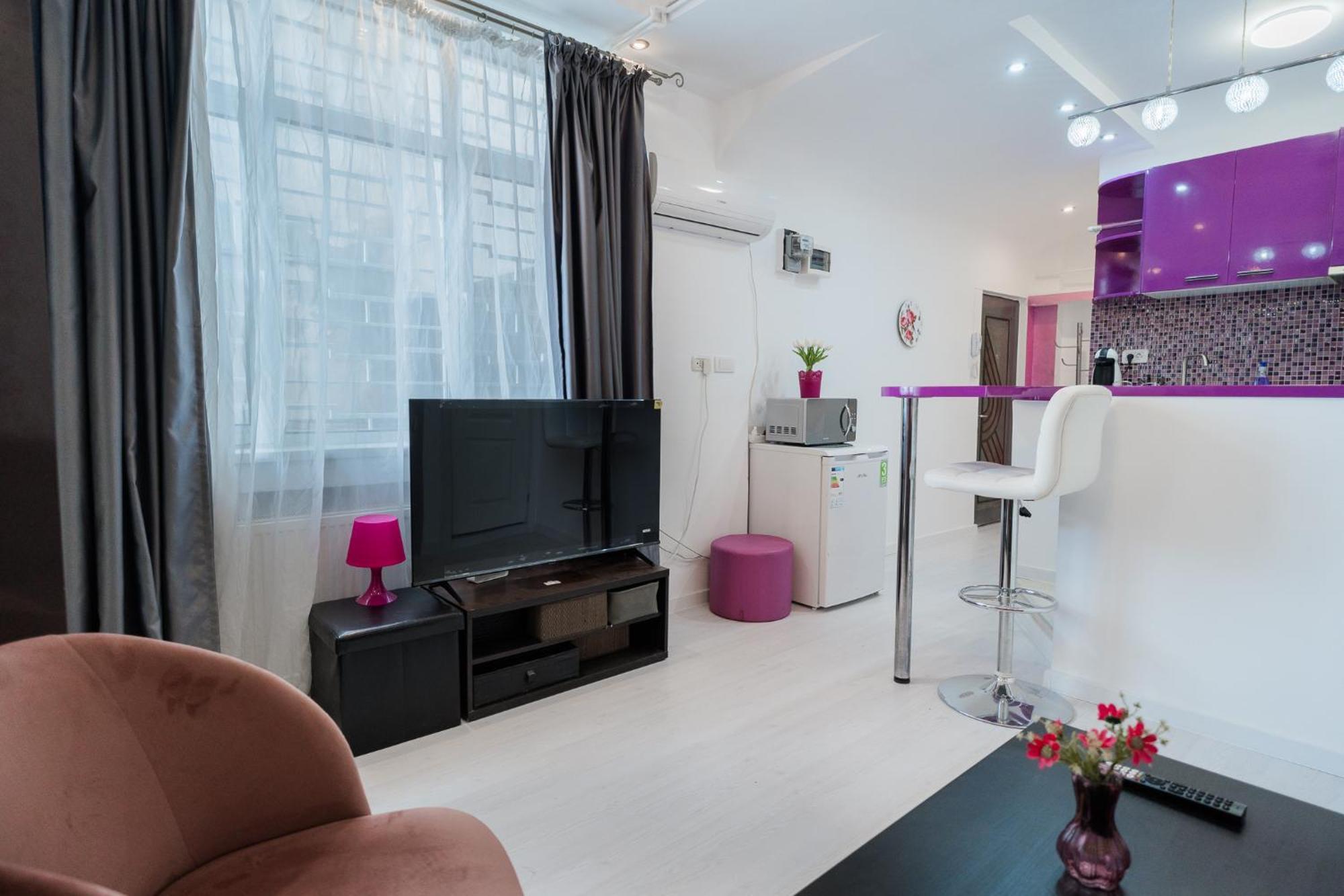 Ultra Central White & Lila Studio Bucarest Extérieur photo