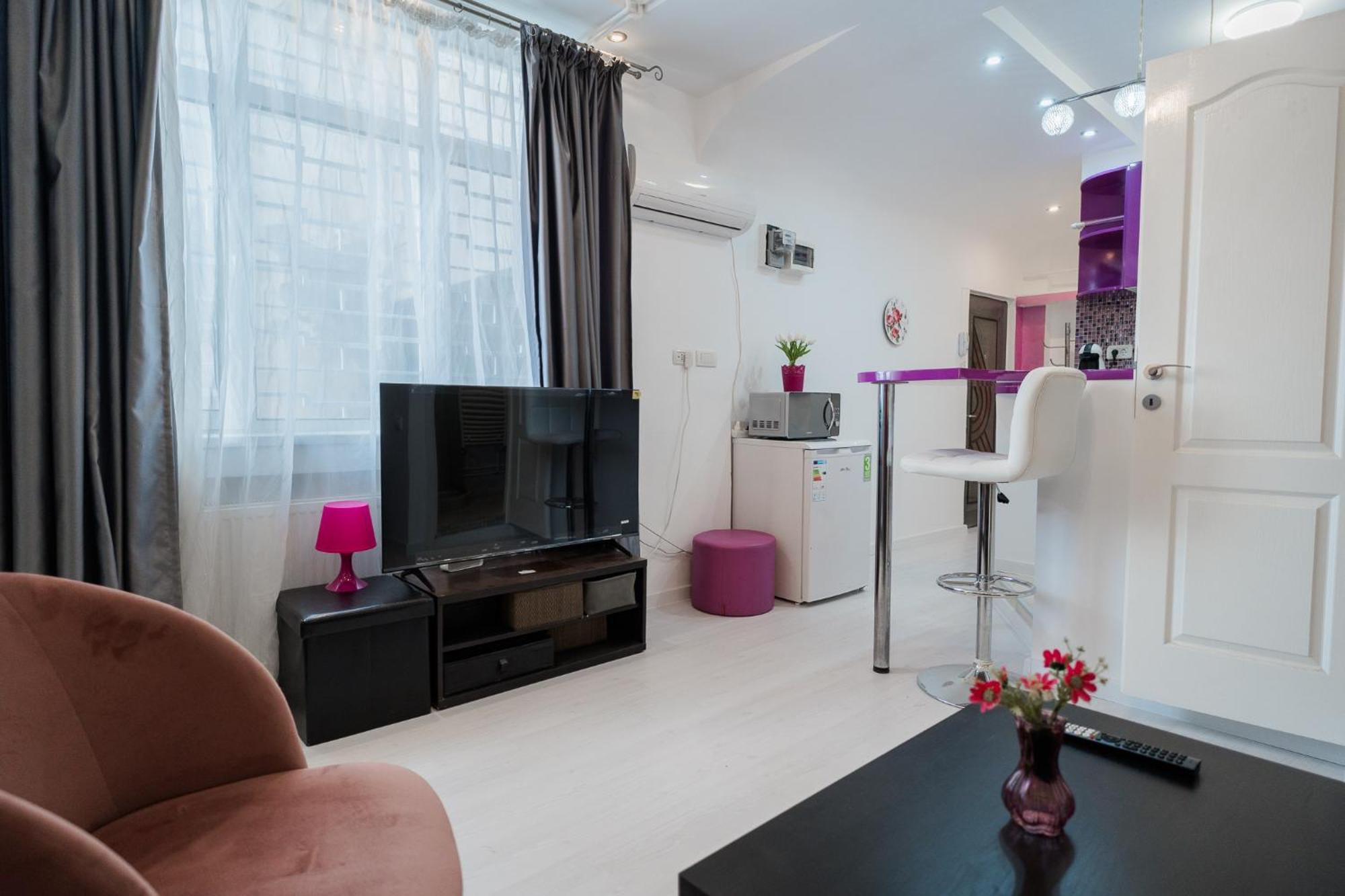 Ultra Central White & Lila Studio Bucarest Extérieur photo