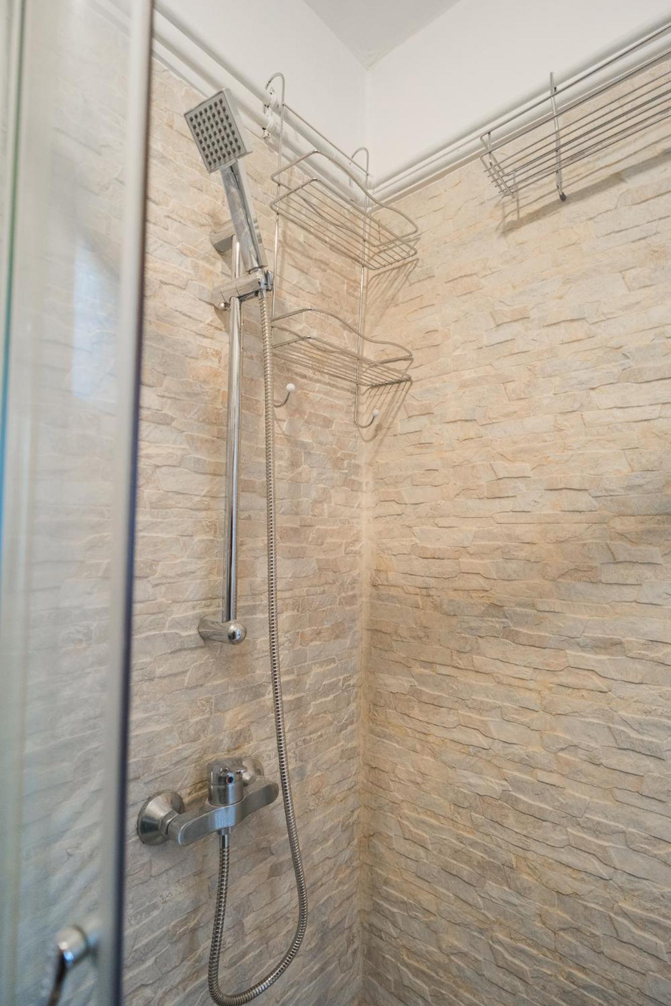 Ultra Central White & Lila Studio Bucarest Extérieur photo